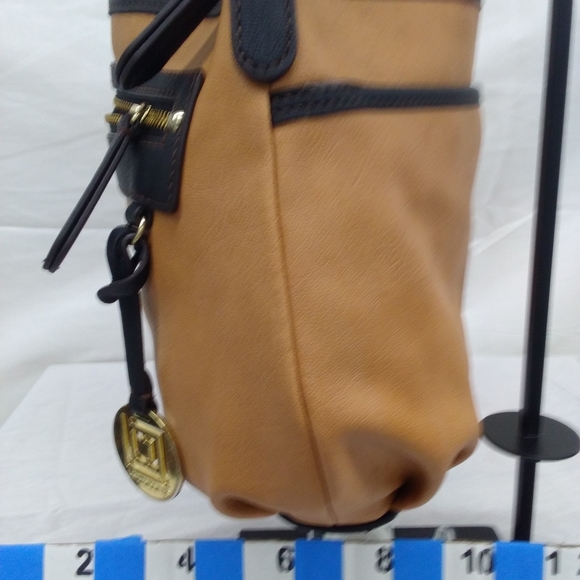 Liz Claiborne Classic Shoulder Bag in Two-Tone Brown § - Picture 6 of 13